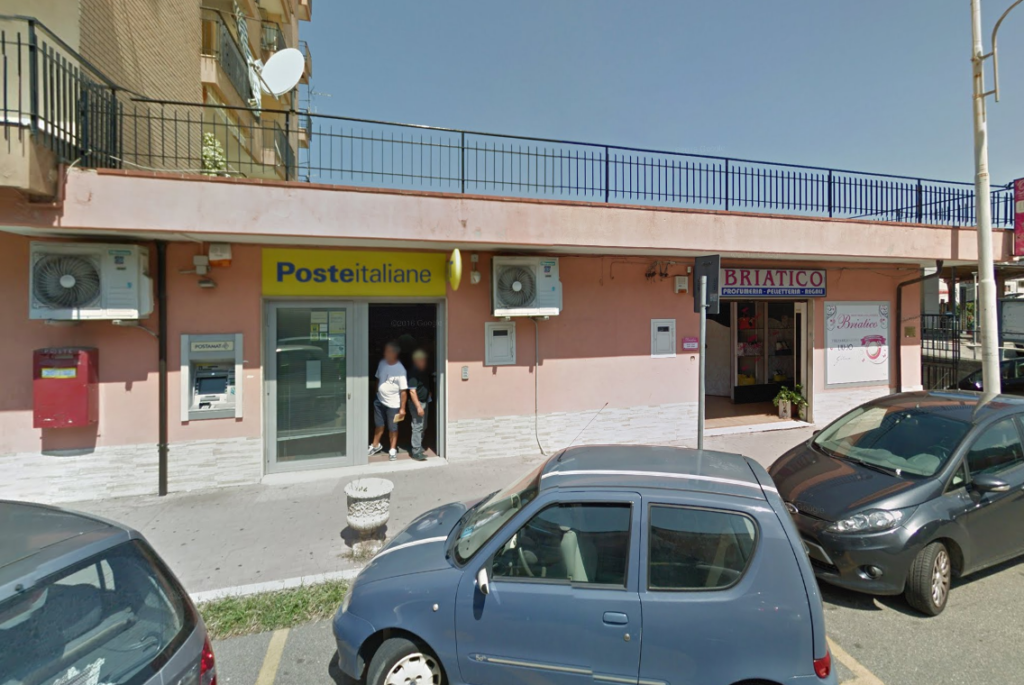 Ignoti rapinano un ufficio postale dopo aver malmenato il direttore 1 rapina poste pizzo