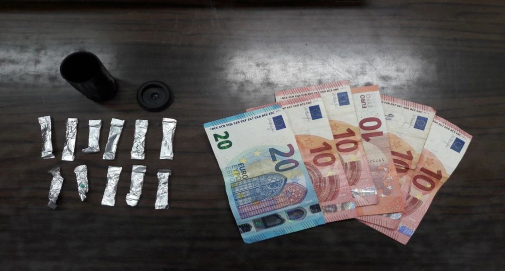 Vendeva cocaina nel quartiere seduto ad una sedia, arrestato 51 Schermata 2017 10 25 alle 12.19.40