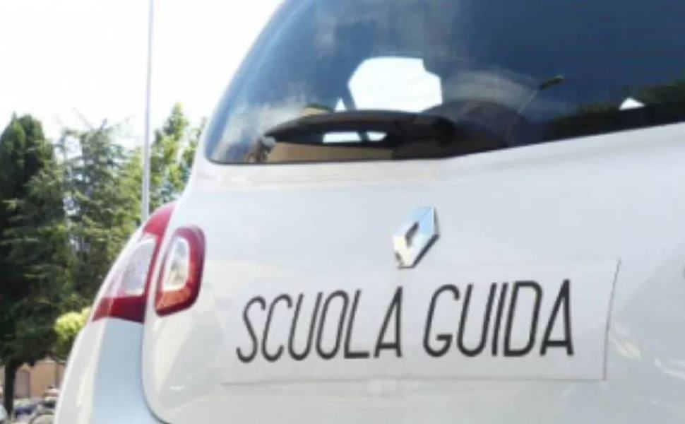 Scuola guida patenti facili 1