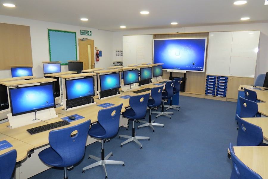 Scuole "smart", tecnologiche e innovative. La Regione stanzia oltre 1,3 milioni di euro 56 Scuole informatica laboratori