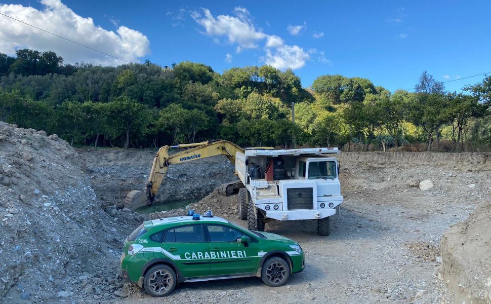 Sequestrate due cave ed un impianto di lavorazione di inerti. Due le persone denunciate