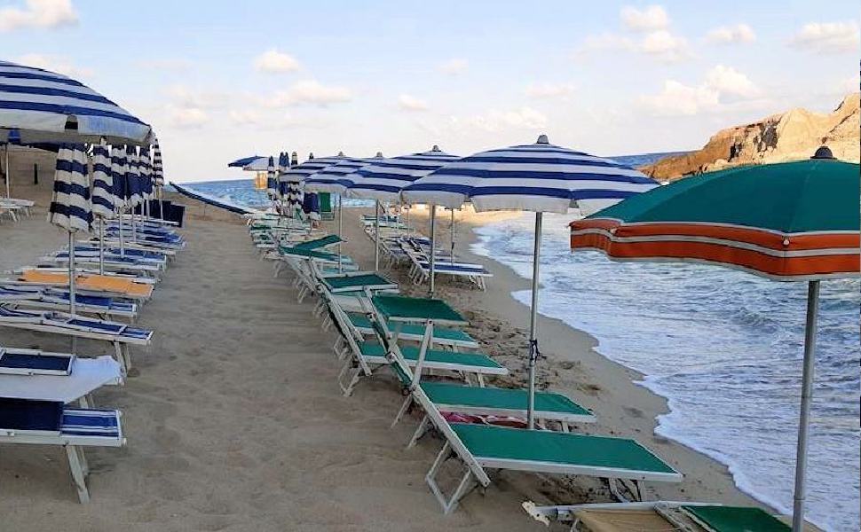 Sequestro ombrelloni Ricadi1