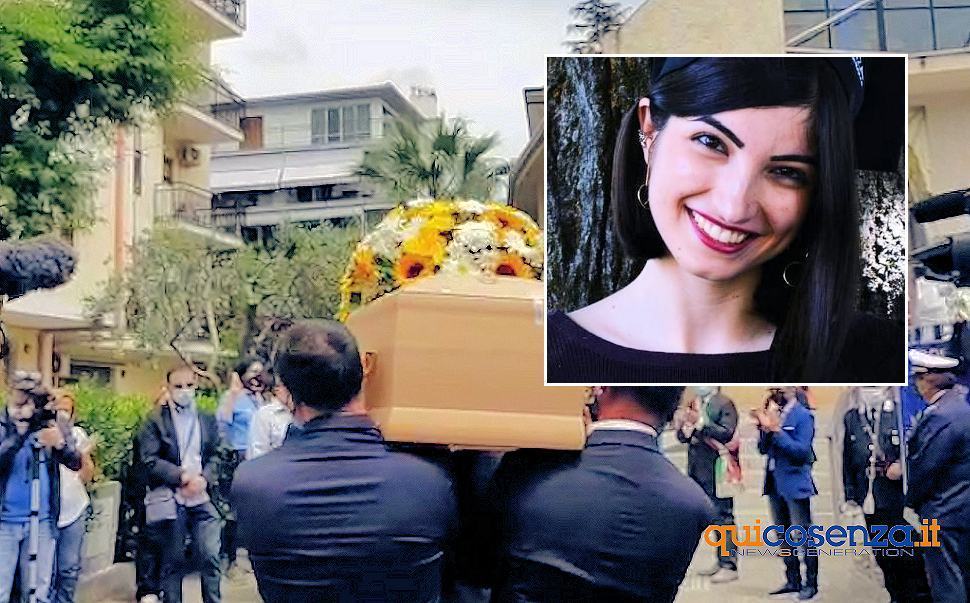 L'ultimo saluto a Serena Cosentino. Lacrime e dolore per la 27enne di Diamante 1 Serana Cosentino ok2