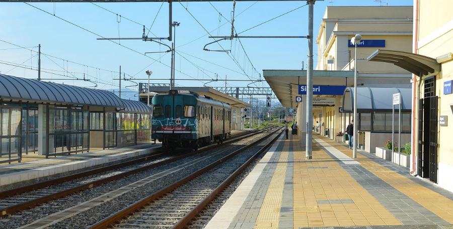 Sibari stazione treni ferroviaria