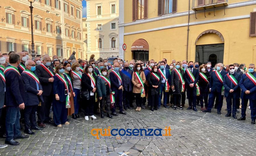 Sindaci in protesta mentre il Governo sceglie l'ennesimo commissario. Domani il nome 53 Sindaci proteste roma