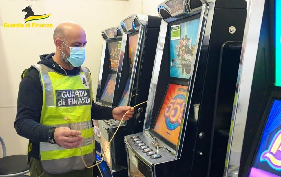 Slot machine guardia di finanza