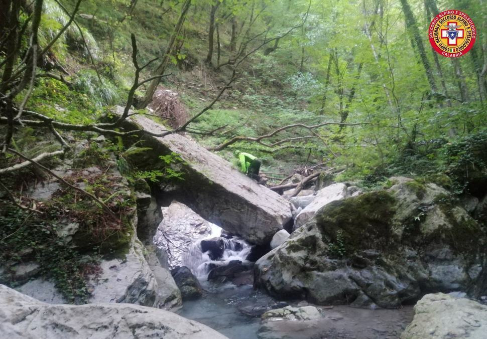 Si perde in un sentiero vicino la Madonna del Pettoruto: soccorso escursionista 51 Soccoro alpino Calabria 01