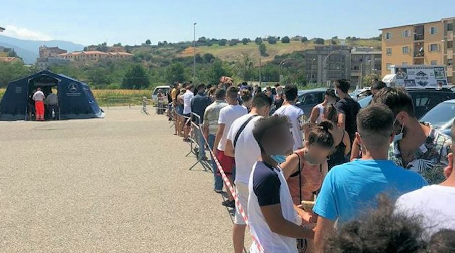 Soverato coda tamponi2