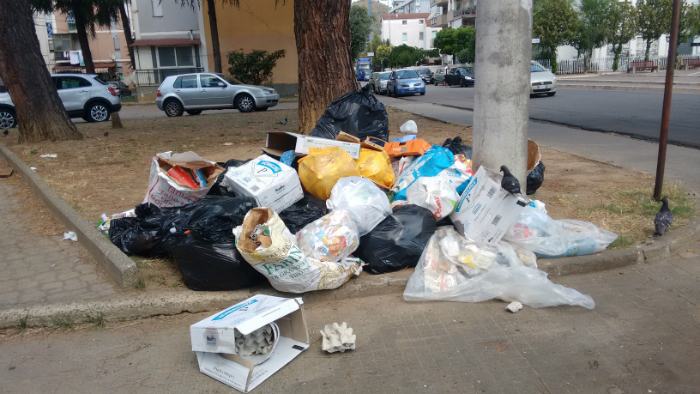 Spazzatura via Lupinacci2