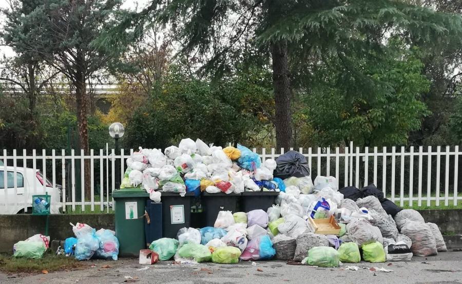 Spazzatura via magnagrecia