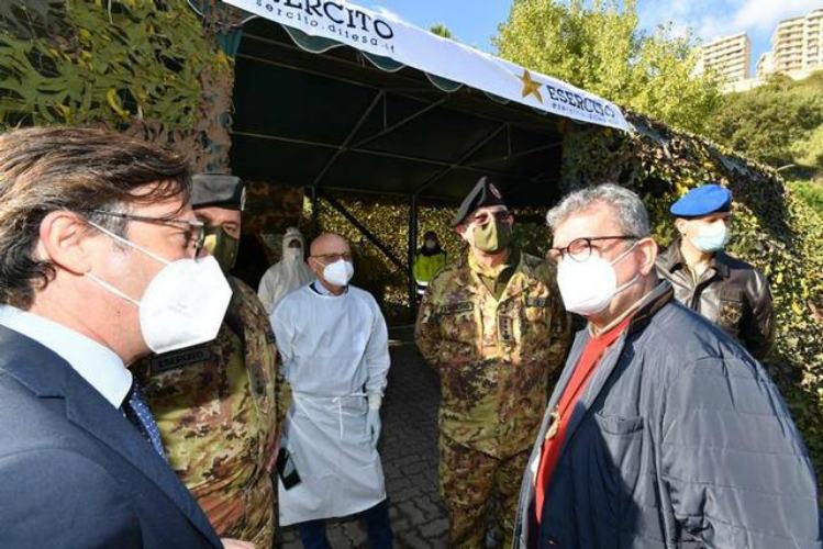 Tensostruttura per tamponi a Catanzaro, Spirlì: "il Governo latita, la Regione no" 58 Spirli zizza tensostruttura