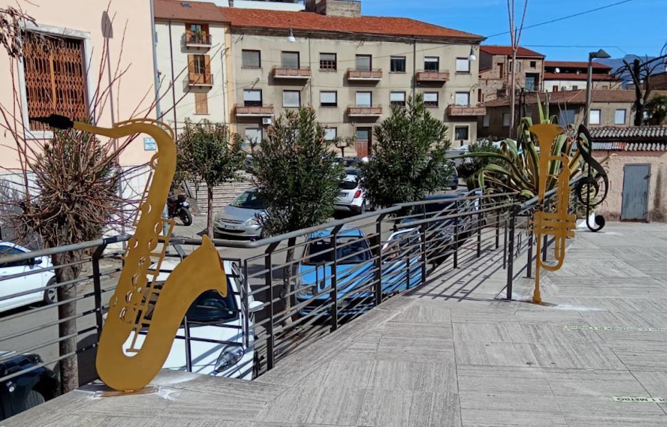 Piazza Amendola "luogo della Musica". Il 27 Mogol a Cosenza per la scultura di Battisti 51 Statua Battisti Cosenza Mogol1