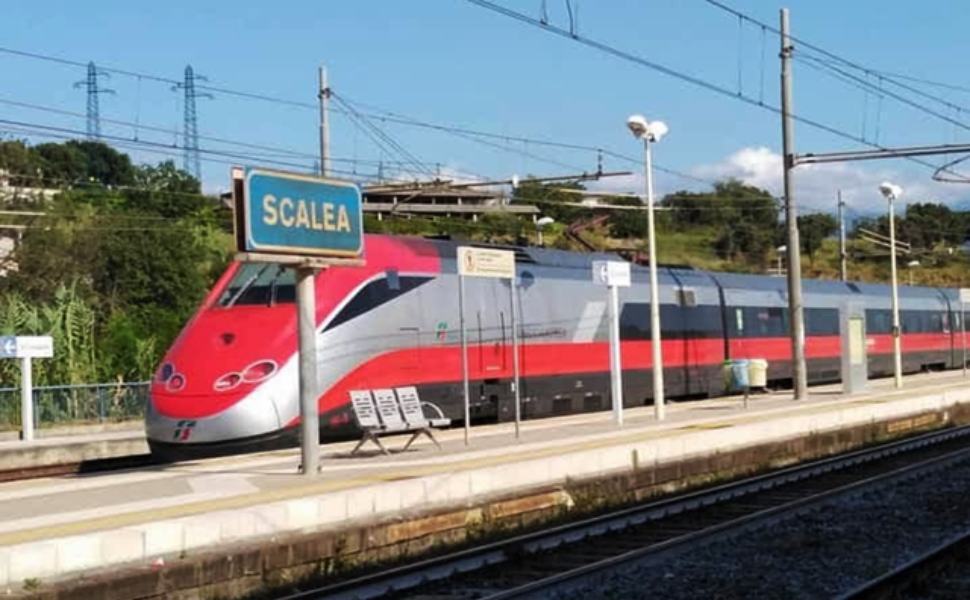Stazione scalea treni