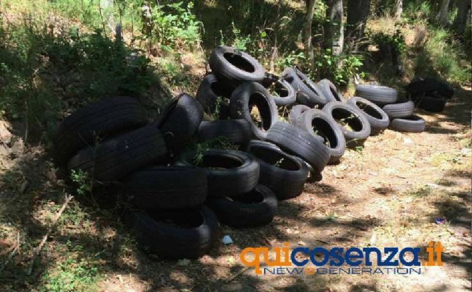 Tonnellate di pneumatici fuori uso, Cosenza prima tra le province 51 Strada sila rifiuti pneumatici ok 1
