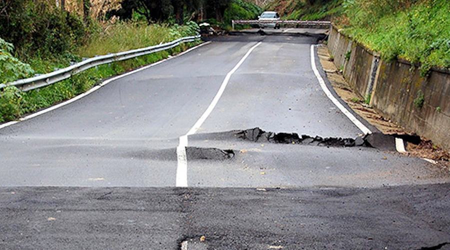Strade calabresi dissestate