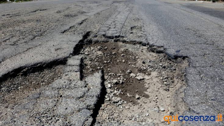 Franz Caruso scrive ad Occhiuto "il degrado delle strade è un'emergenza da risolvere" 53 Strade contr Lecco02