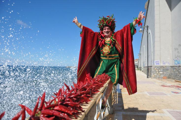 Dal 9 al 13 settembre a Diamante il 23° Festival del Peperoncino (AUDIO INTERVISTA) 68 Sua Maesta il Peperoncino 850x564 1