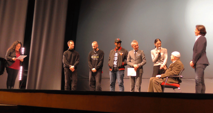 Sul palco per i saluti finali Katiuscia Alfano Francesco Annarumma Dario Lupinacci Gabriele Manzo Marco Tiesi Luciana Savignano Beppe Menegatti e Giuseppe Picone