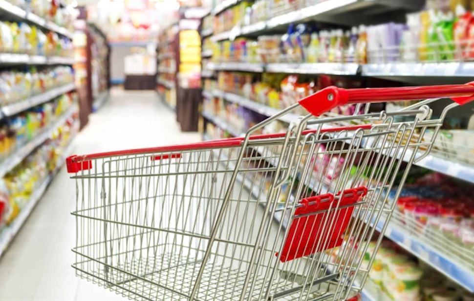Inutile corsa agli scaffali. Az: "costretti a vendere massimo 2 bottiglie d'olio a testa" 51 Supermercato 1