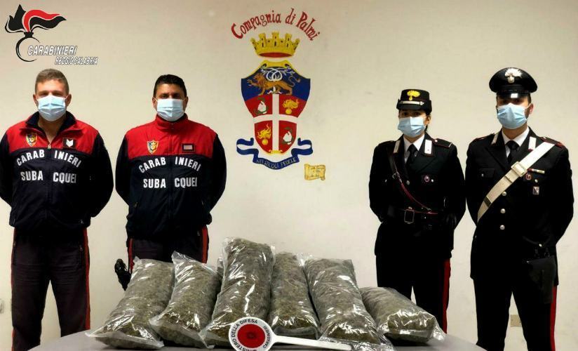 Trasportavano 10 Kg di marijuana su una barca: arrestati due uomini di Bagnara Calabra 51 TRASPORTAVANO DROGA SU UNA BARCA
