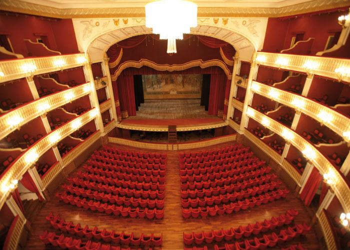 Sarà presentato in conferenza stampa il ritorno al Rendano di 'Francesco de Paula, l’opera' 65 Teatro-Rendano-interno-Cosenza