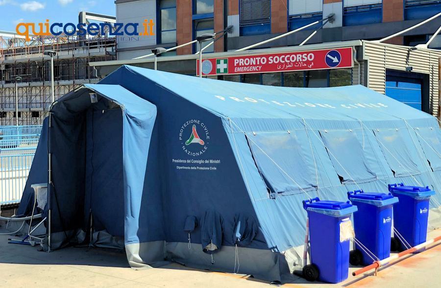 A Cosenza 107 contagi e 12 ricoverati. Nel focolaio della Presila i positivi sono 184 53 Tenda pretriage coronavirus Ospedale Cosenza Annunziata2 2