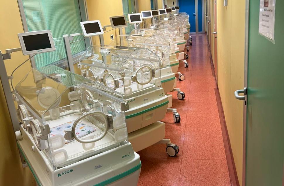 All’ospedale Annunziata arriva un dono speciale: venti polpi all'uncinetto per i neonati prematuri 53 Termoculle neonatologia 01