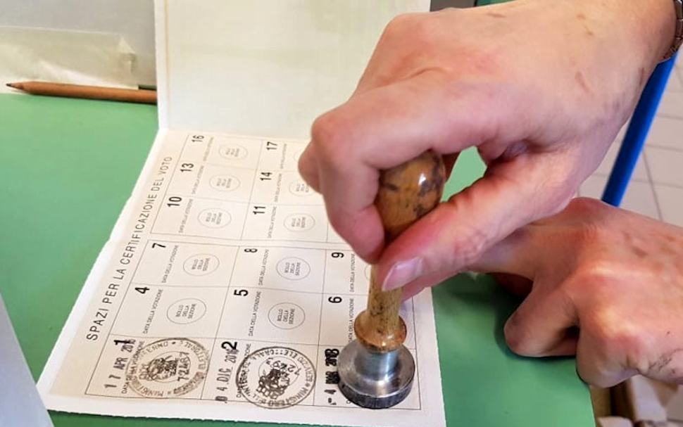 Referendum, apertura degli uffici comunali per il rilascio delle tessere elettorali 51 Tessere elettoriali Cosenza