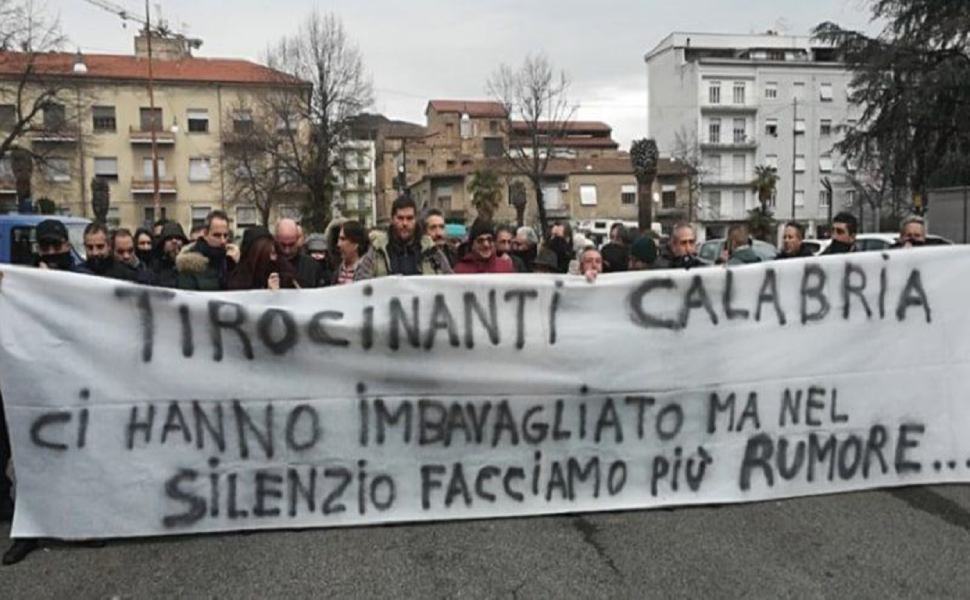 Tirocinanti ministeriali in Calabria: "Chiediamo certezze e non menzogne" 51 Tirocinanti calabresi 1 1
