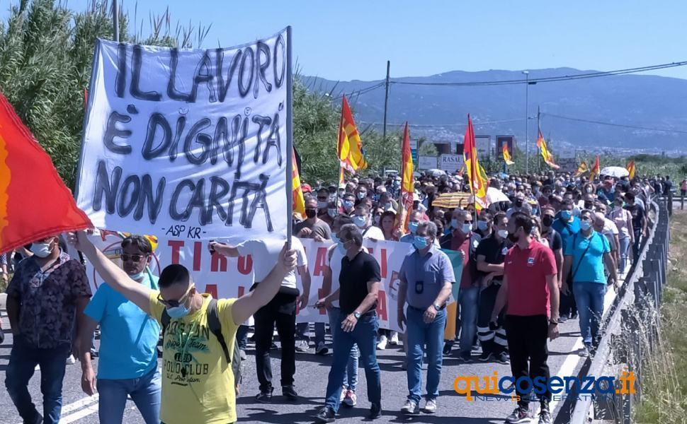 Nuova protesta dei tirocinanti calabresi, bloccato l'accesso all'aeroporto 51 Tirocinanti protesta aeroporto 01