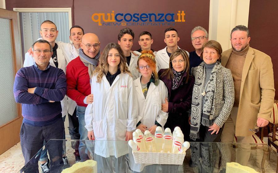 Trebisacce, l’istituto Aletti dona al Comune gel igienizzante realizzato artigianalmente 68 Trebisacce gel mani