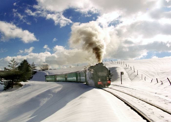 Trenino con neve