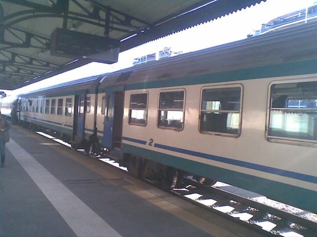 Falso allarme bomba sull'interregionale Cosenza - Sapri per un trolley sospetto 65 Treno Interregionale