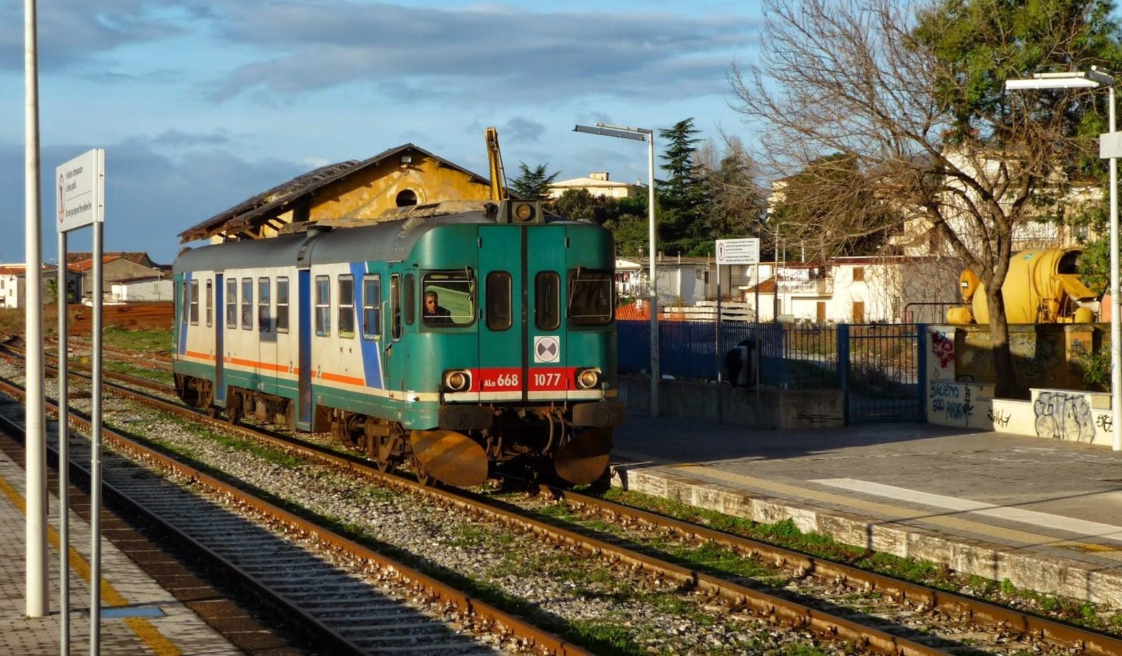 Raccoglieva fichi d'india a bordo binari, urtato da un treno 51 TrenoLT 1