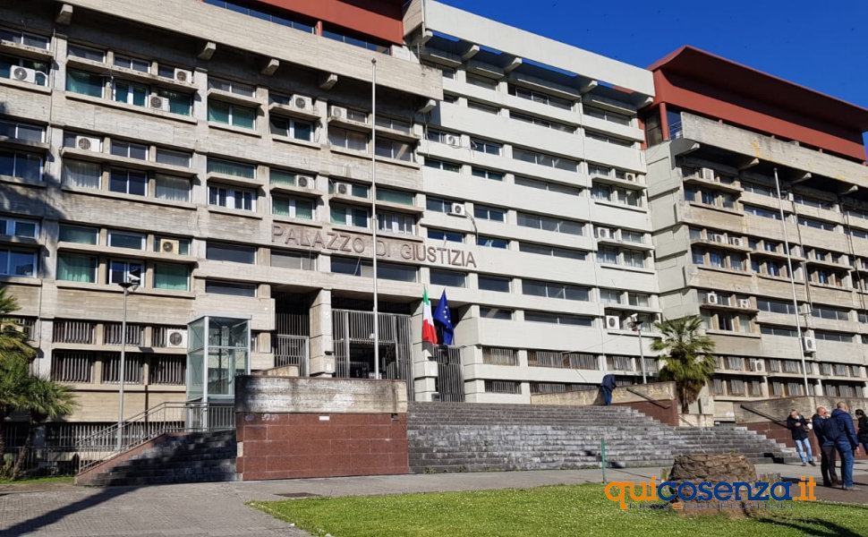 Maltrattamenti e abusi sessuali, parrucchiere cosentino condannato a 4 anni 51 Tribunale Cosenza04 2