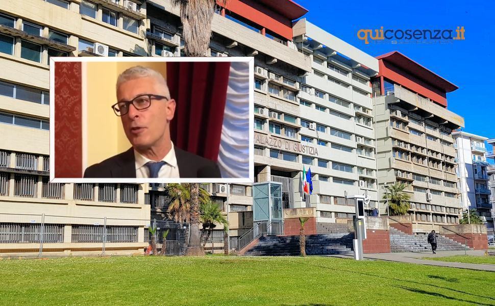 Cosenza, penalisti contro il post di Morra «La 'ndrangheta si presenta nelle vesti di avvocato» 51 Tribunale di Cosenza 55