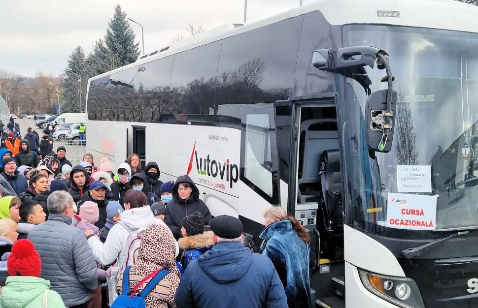 Ucraina, i profughi potranno viaggiare gratis in Italia entro 5 giorni dal loro arrivo 68 Ucraina bus profughi