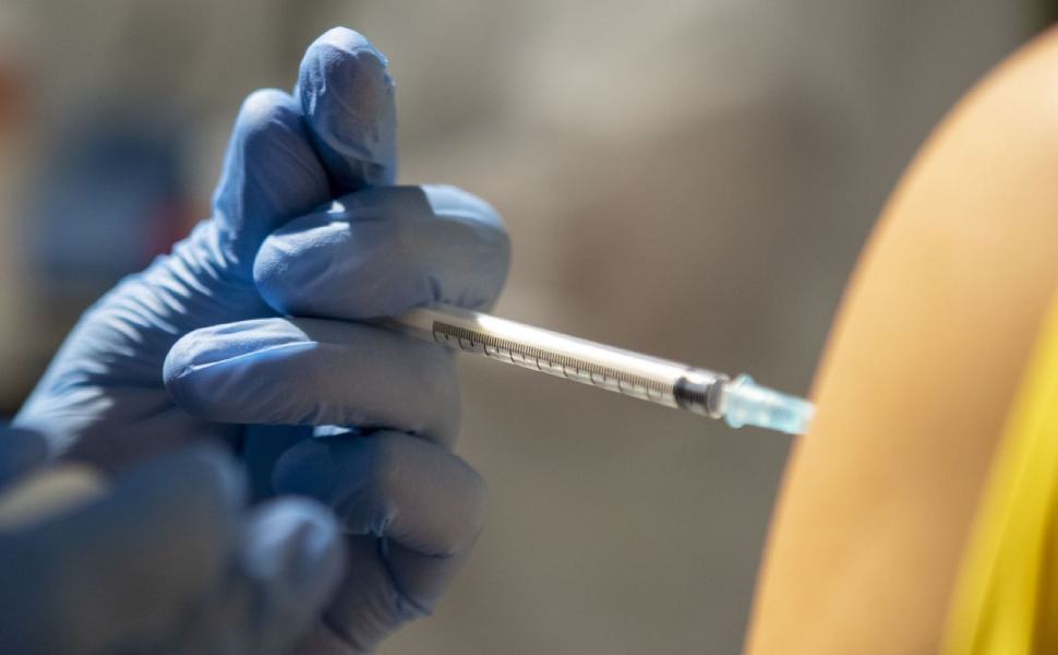 Vaccini, record di terze dosi. Calabria, vaccinato il 70,8% della popolazione 51 Vaccini 24
