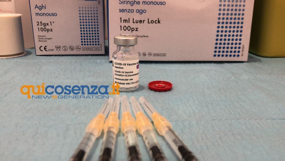 Stop al lotto AstraZeneca all'ospedale da campo di Cosenza. 173 le dosi somministrate 53 Vaccini Astrazeneca USCA Cosenza