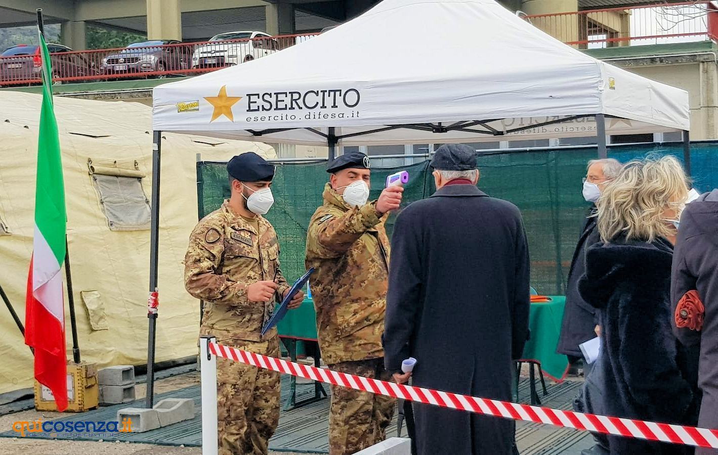 Vaccini Cosenza scuole esercito1