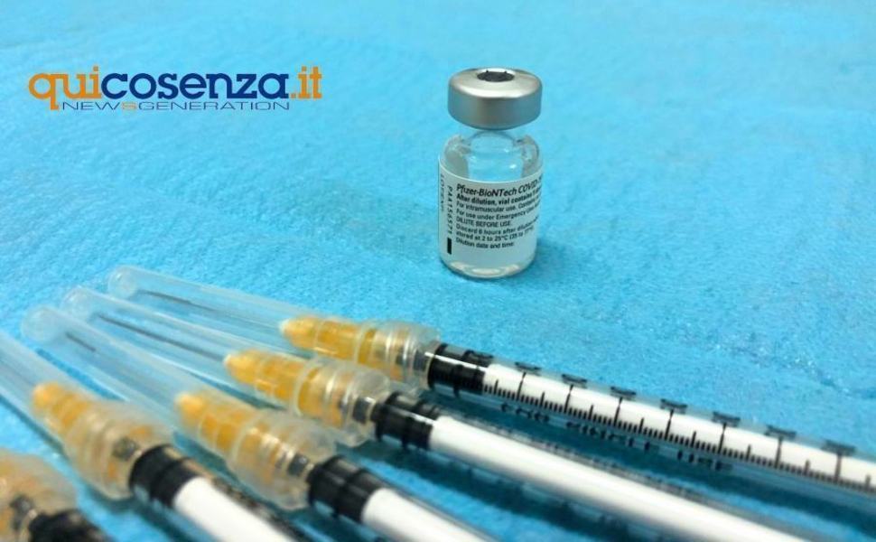 Vaccini per i maturandi e ragazzi di 3°media, si prosegue fino a domenica con Pfizer 51 Vaccini Cosenza3 1