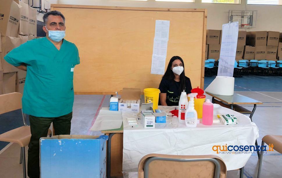 Vaccinarsi nella propria scuola. L'ambulatorio dell'Asp al liceo "Scorza" di Cosenza 71 Vaccini Cosenzaok
