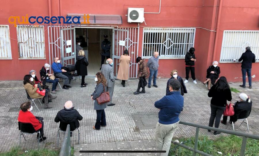 Vaccini anziani Cosenza03