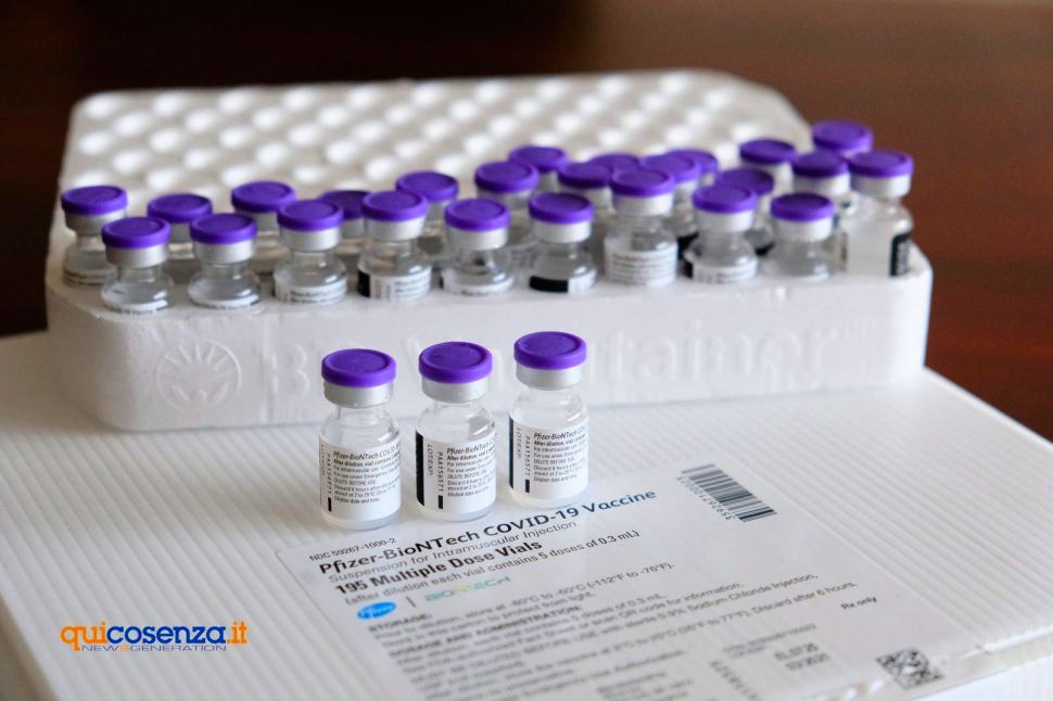 Vaccinazioni, troppe prenotazioni da chi non ne ha diritto. Per Spirlì "dati in crescita" 59 Vaccini pfizer1