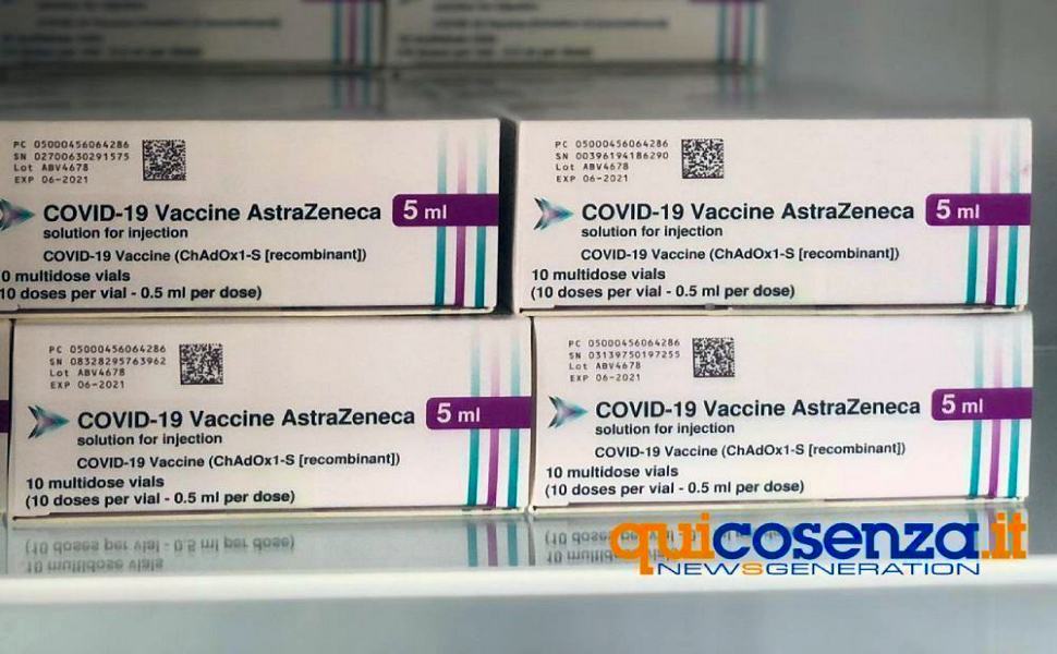 Vaccini, ProCiv Calabria: "Astrazenca solo ad over 60". In arrivo Moderna 51 Vaccino AstraZeneca 3