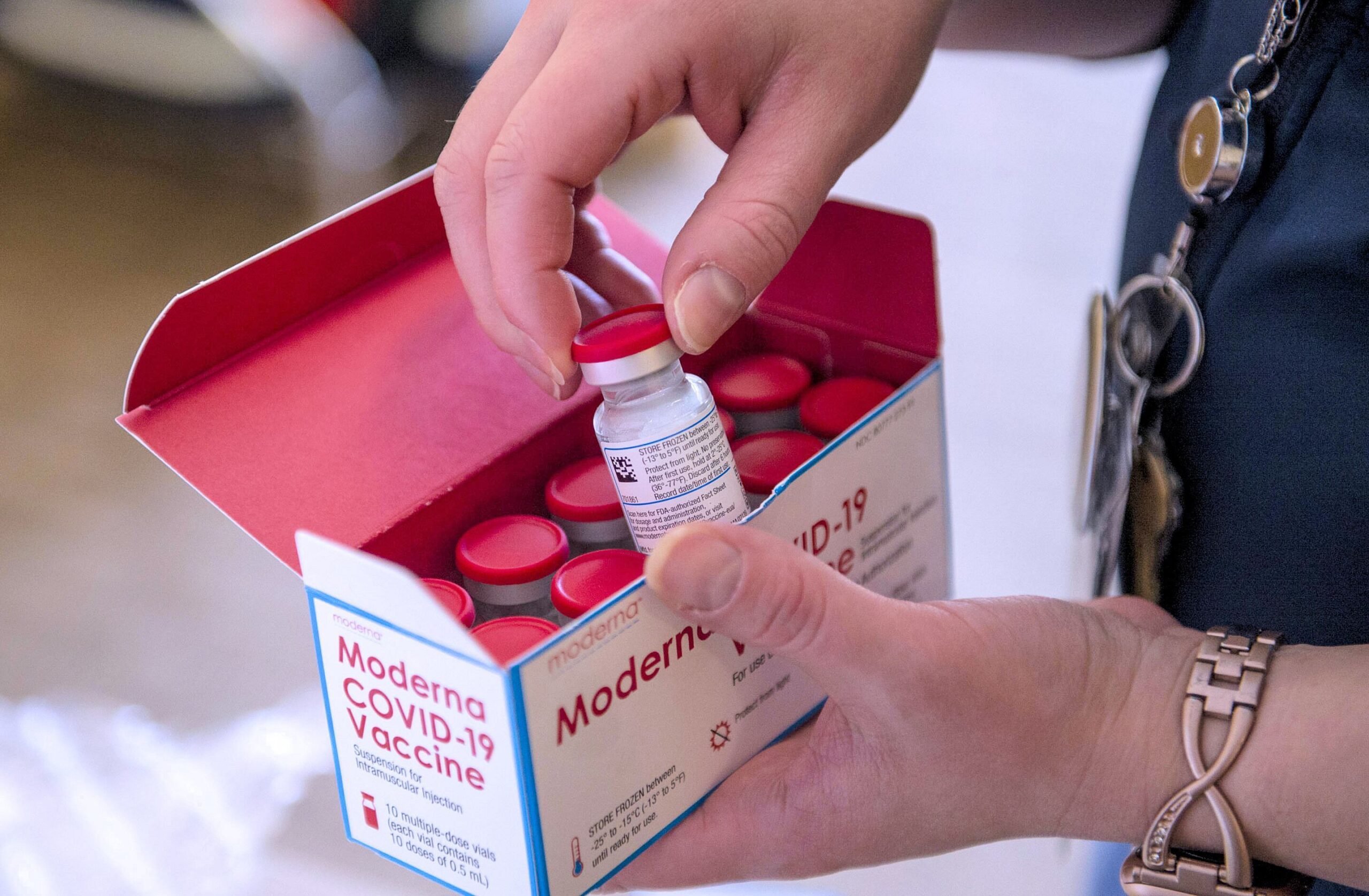 Vaccini Moderna: arrivate 500 mila dosi, inizia la distribuzione 65 Vaccino Moderna3 scaled