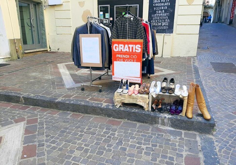 Vestiti scarpe gratis