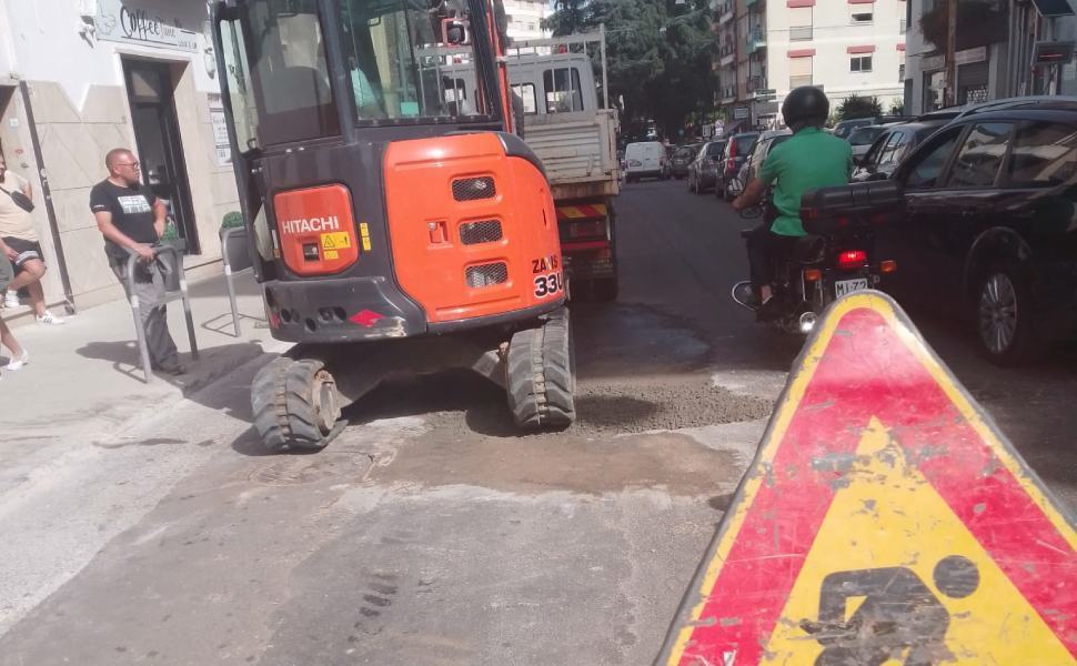 Via Caloprese lavori cosenza acqua