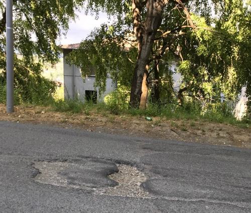 Via Siniscalchi abbandonata: a Cosenza esistono due città, una di serie A e una di serie C 52 Via Siniscalchi