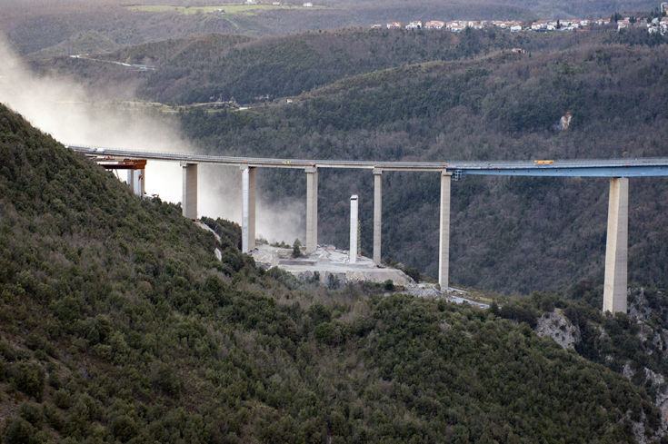 Salerno - Reggio Calabria, proseguono i lavori di demolizione sul viadotto Italia (VIDEO) 51 viadotto italia